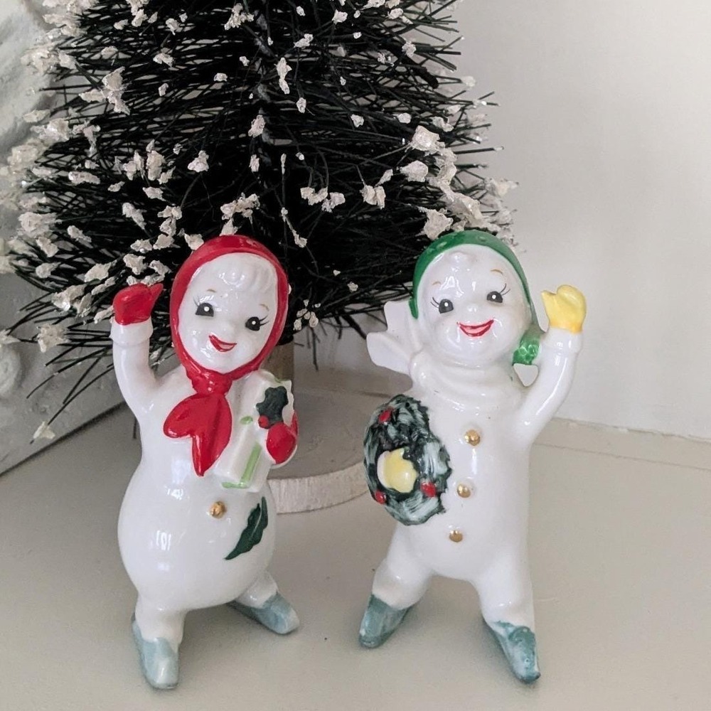 Rare Vintage Japan Snowman Couple Salt and Pepper Shakers Skating Christmas